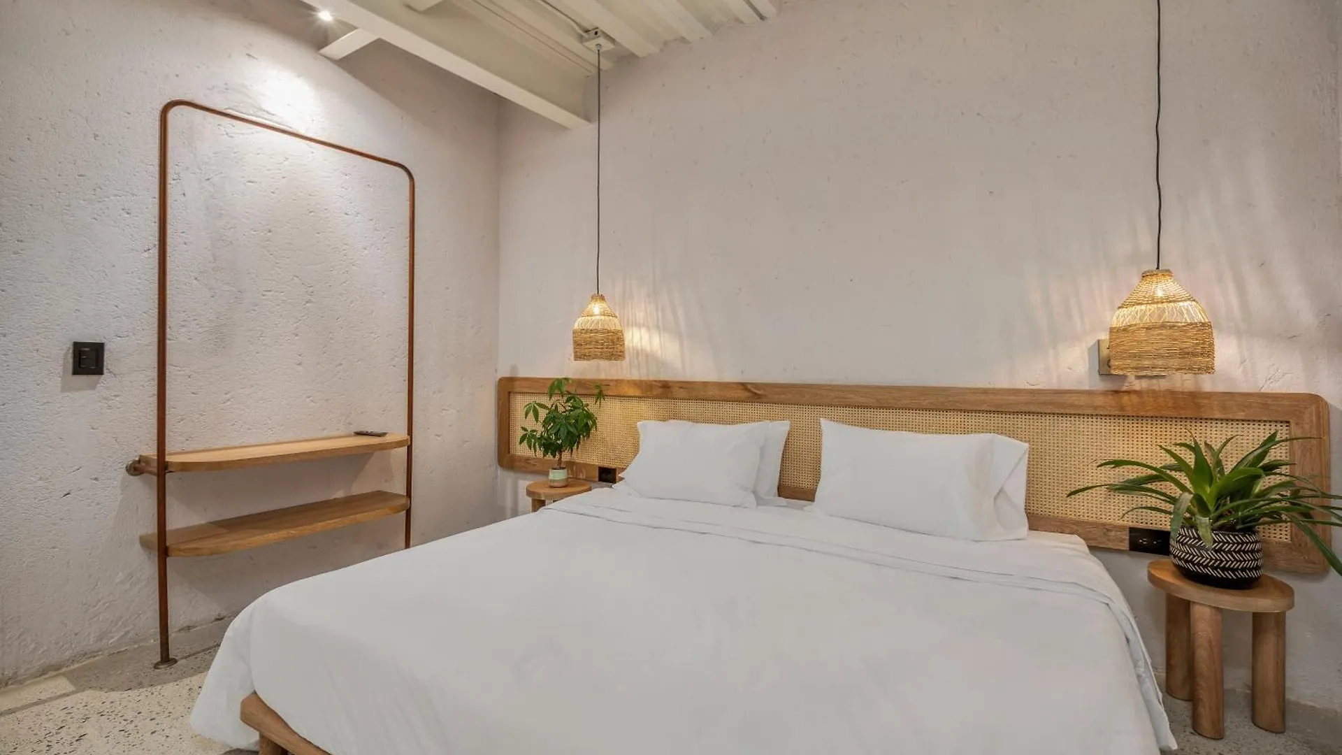 Botanica Casa Hotel Manila By Housy Host Medellin